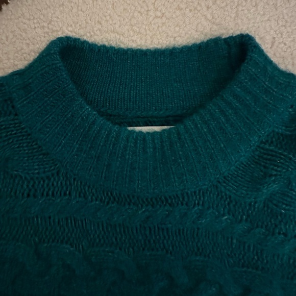 NEW Abercrombie Sweater - Picture 4 of 6